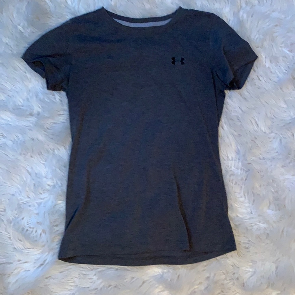 grey under armour shirt